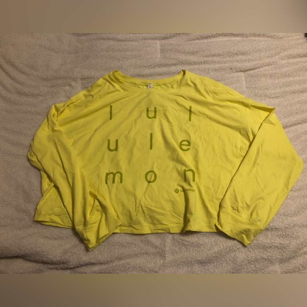 NWOT Lululemon Muscle Love L/S shirt *Motif in Electronic Lemon in size 18